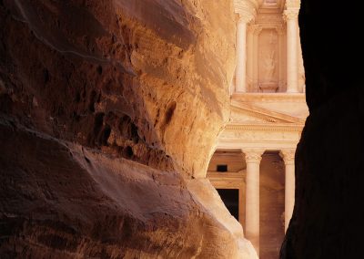 Gorge de wadi Musa (le Siq) et le Trésor (le Khazneh), Pétra, Jordanie (réf. M211)