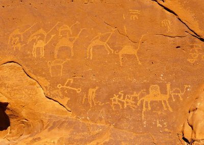 Gravures rupestres dans le désert du wadi Rum, Jordanie (réf. M202)