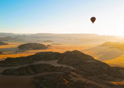 Survol en montgolfière du wadi Rum au lever du soleil, Jordanie (réf. M190)