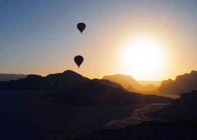 Survol en montgolfière du wadi Rum au lever du soleil, Jordanie (réf. M203)